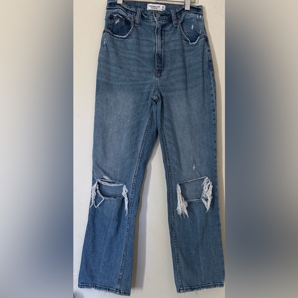 Abercrombie & Fitch Distressed Denim Ankle straight Jeans - Picture 1 of 3